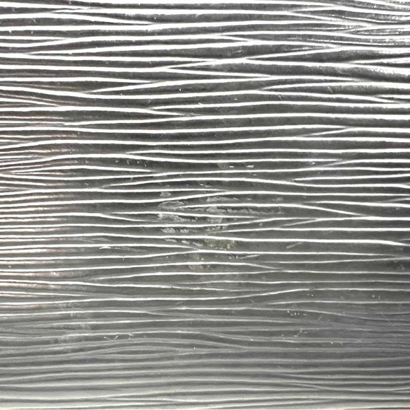 Authentic LV Epi hand bag - Picture 4 of 9